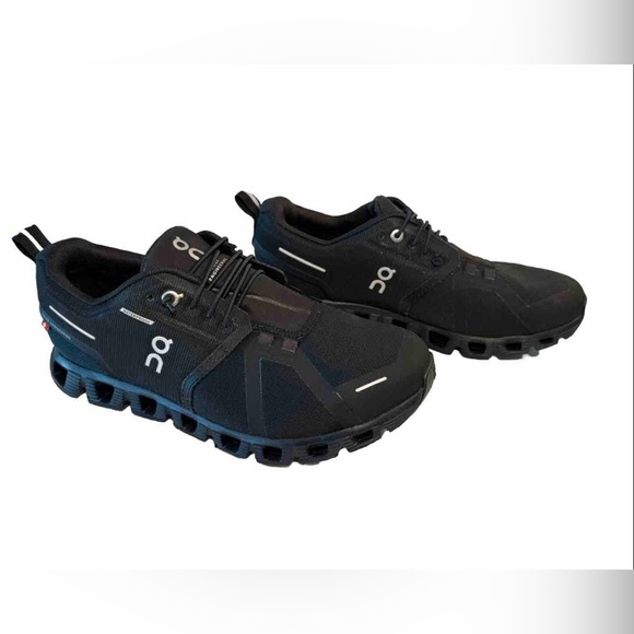 On Running Shoes - On Cloud Women’s Waterproof All Black (Pre-Owned)